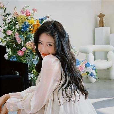 有色彩的女子